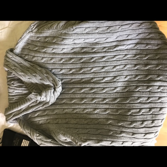 Hooded sweater with front pocket - Picture 3 of 3